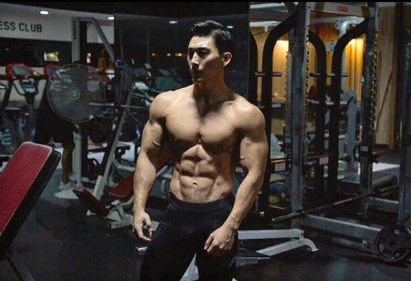 Chàng “siêu PT” Hàn Quốc gây điên đảo giới fitness bằng những bài tập bụng 6 múi đẹp mê hồn