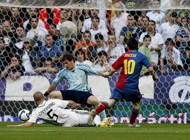 10 bàn thắng quan trọng nhất của Messi với Barca
