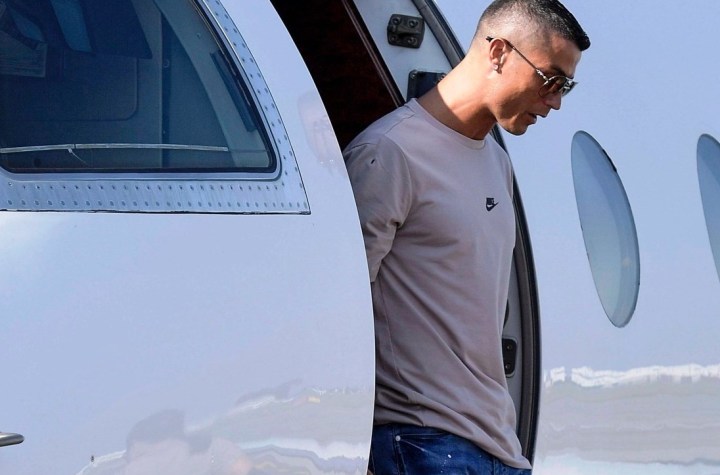 Ronaldo hào phóng tặng quà cho đồng nghiệp tập cùng ở quê nhà Madeira
