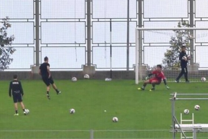 Thủ môn tuổi teen bị cấm tiết lộ tập luyện với Ronaldo