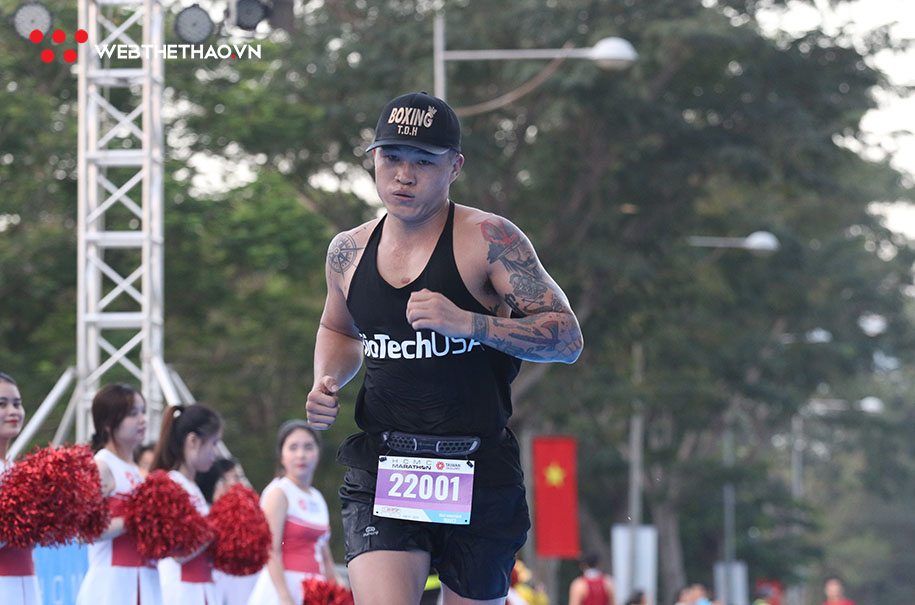 Nhà vô địch Boxing Trương Đình Hoàng lần đầu thử sức chạy dài tại HCMC Marathon 2020