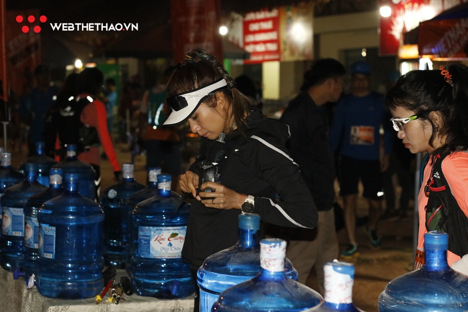 Các sắc thái nạp năng lượng của vận động viên Vietnam Trail Marathon 2020