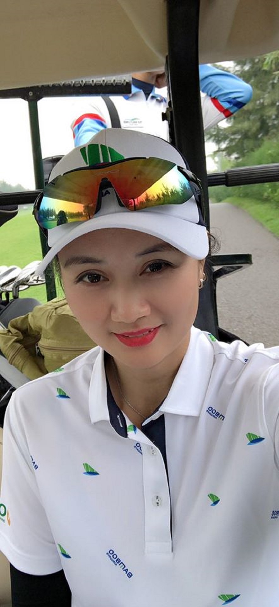 Hoa khôi bóng chuyền Kim Huệ bỗng dưng... thành golf thủ