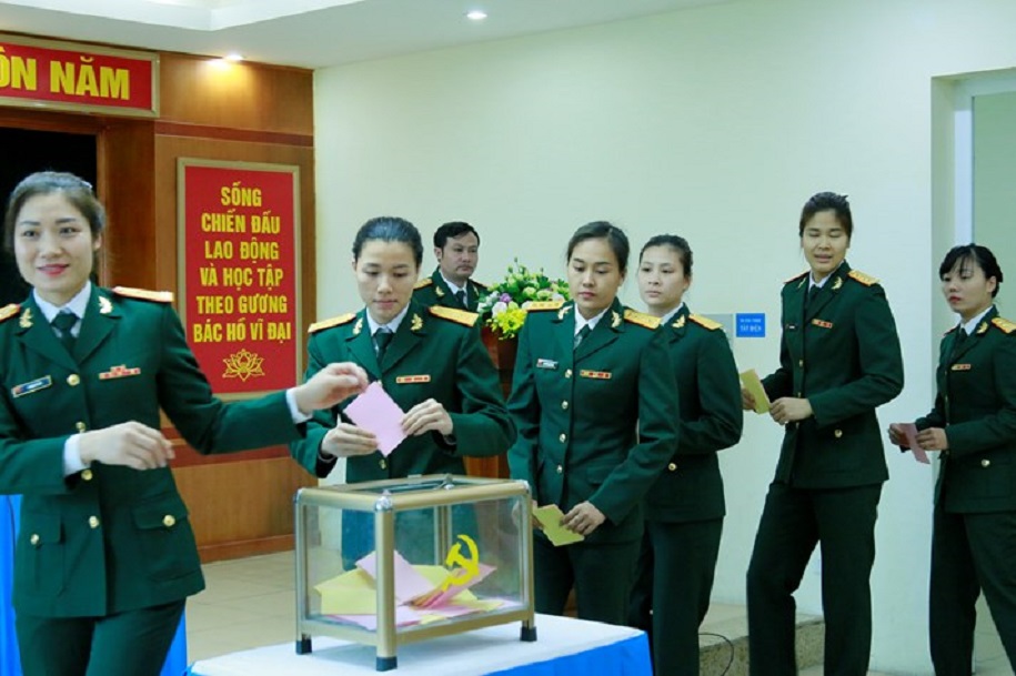 Nữ trung tá - Hoa khôi Phạm Thị Yến, 35 tuổi vẫn dành trọn tình yêu cho bóng chuyền