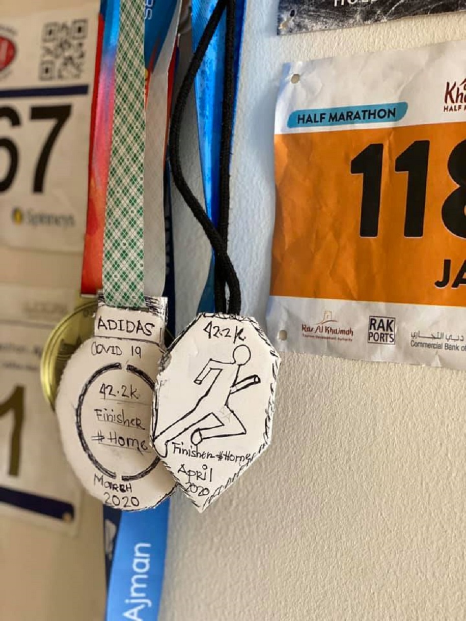 Trong cái khó ló cái khôn: Chạy marathon trên sân thượng thời dịch COVID-19