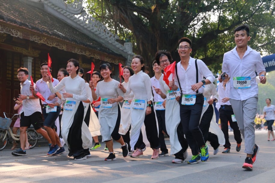 Thành viên Hai Phong Runners ra đảo Cát Bà chạy tránh dịch cúm virus corona lan rộng