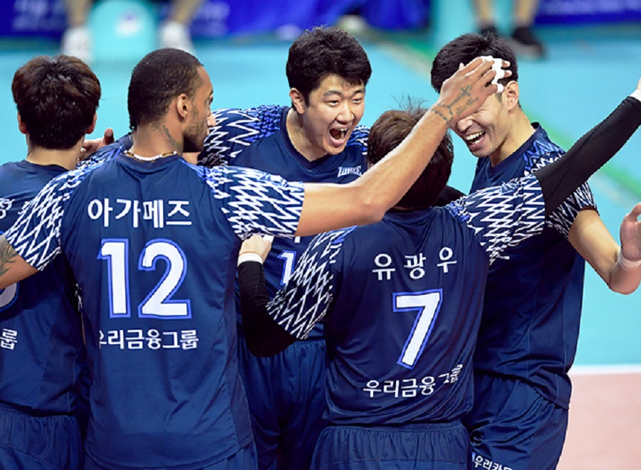 Giữa tâm dịch Covid-19, Woori có chiến thắng ngoạn mục chiếm đỉnh bảng bóng chuyền Hàn Quốc