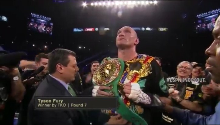 Tyson Fury trở thành tân vương WBC hạng nặng