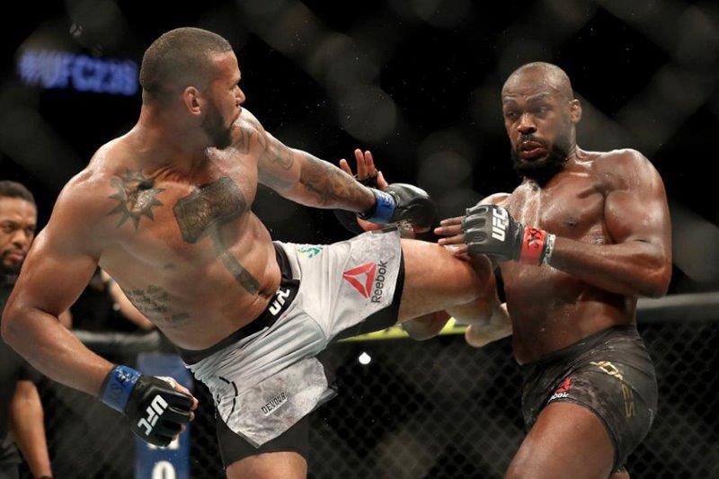 Cừu thù của Jon Jones bày mưu giúp Dominic Reyes chiến thắng tại UFC 247