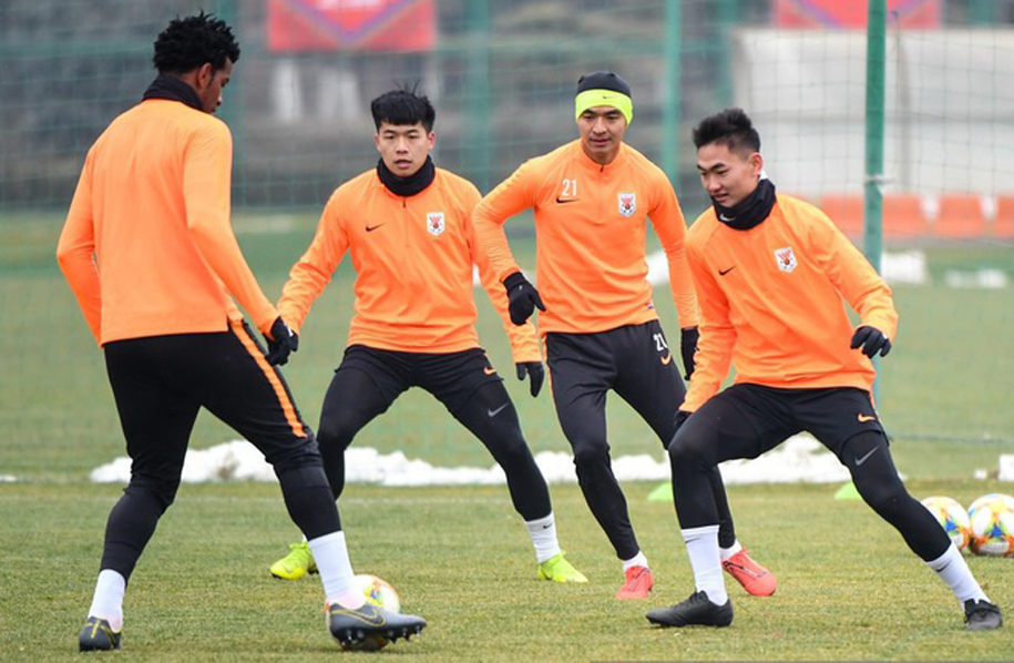 Lo ngại virus Corona, các đội bóng Trung Quốc đua nhau sơ tán ra nước ngoài  