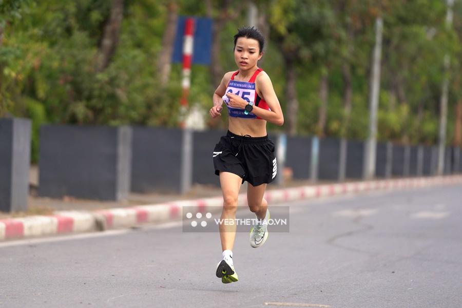 “Ớt tiêu 37kg” Lê Thị Tuyết cạnh tranh huy chương Giải Bán Marathon Quốc tế Việt Nam 2024