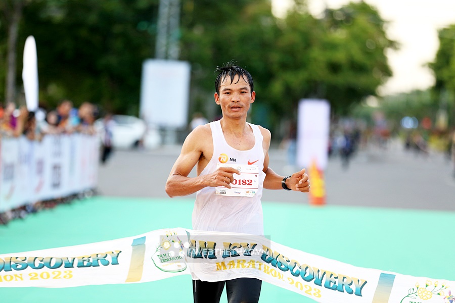 Lê Tuấn, Ngọc Hoa vô địch Tam Kỳ Discovery Marathon 2023, gần 4000 VĐV trải nghiệm đường đua thú vị ở Quảng Nam