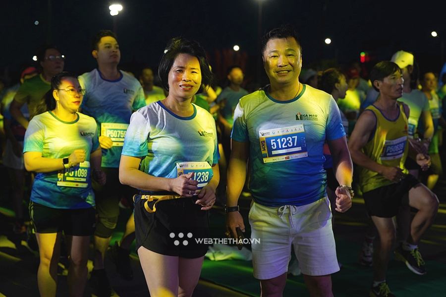 Nghệ sĩ Lý Hùng phong độ ở tuổi 54, chạy 5km tại giải Cà Mau Marathon 2023