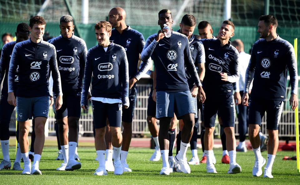 Paul Pogba vung tiền tặng nhẫn cho tất cả thành viên tuyển Pháp - Ảnh 1.