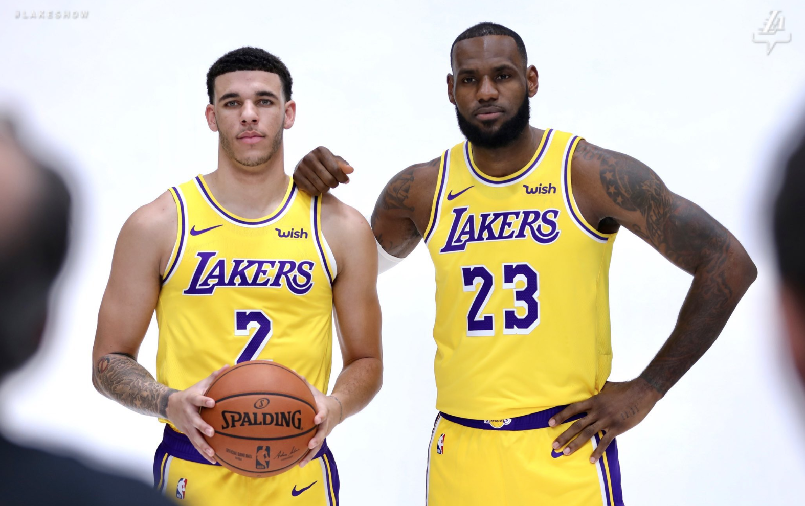 Cuối cùng thì LeBron James và Lonzo Ball sẽ cùng nhau ra sân lần đầu tiên cho Los Angeles Lakers - Ảnh 1.