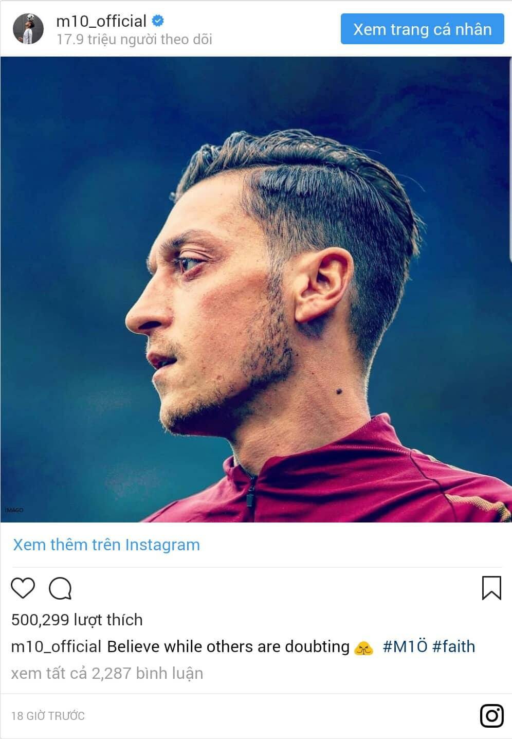 Ozil đáp trả gay gắt những chỉ trích của các huyền thoại nhắm vào mình - Ảnh 1.