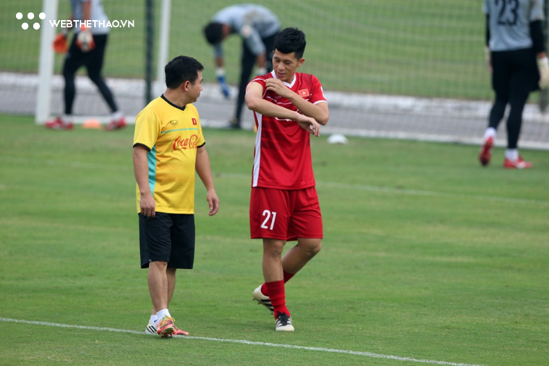 Đình Trọng đau nhẹ, bộ 3 trung vệ U23 khó tái lập trên tuyển Việt Nam - Ảnh 1.