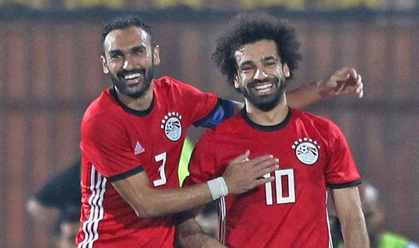 Chiêm ngưỡng siêu phẩm đá phạt góc của Salah trước khi rời sân vì chấn thương - Ảnh 1.
