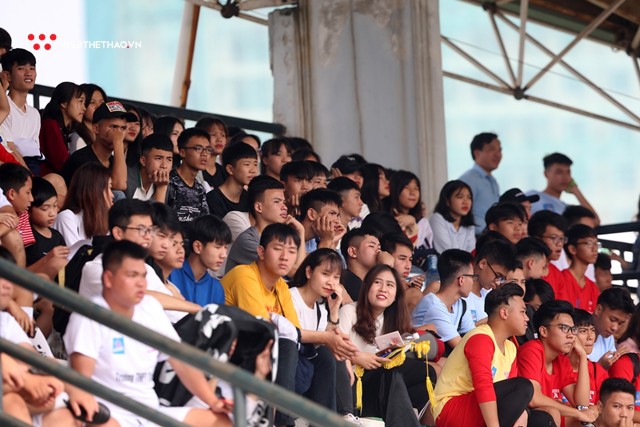 Ngắm vẻ đẹp rạng ngời các nữ sinh tại Giải bóng đá học sinh THPT Hà Nội - Báo An Ninh Thủ Đô 2018 - Ảnh 3.
