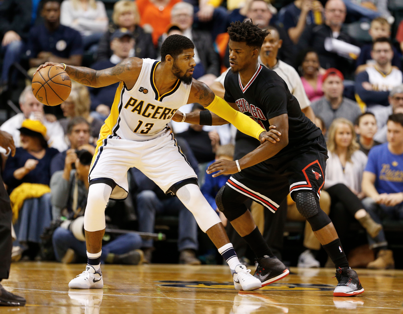 Hiểu rõ chuyện đang xảy ra, Paul George hết mình ủng hộ Jimmy Butler trong sự việc với Timberwolves  - Ảnh 1.