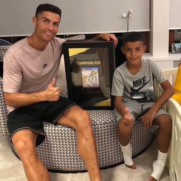 Ronaldo con lập siêu phẩm cho đội trẻ Juventus - Ảnh 3.