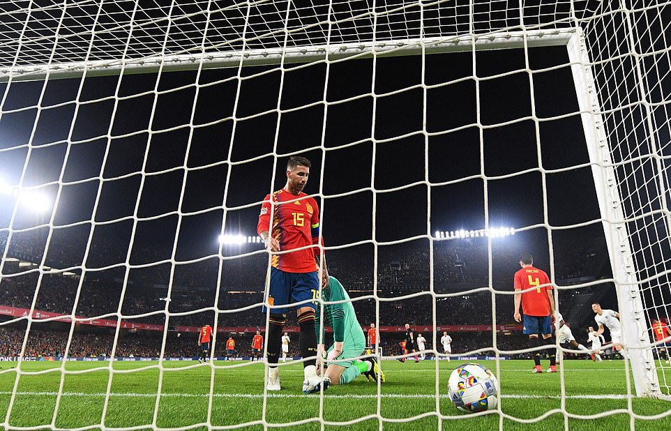 Tây Ban Nha nhận kỷ lục buồn trước ĐT Anh trong ngày Sterling giải cơn khát bàn thắng - Ảnh 6.