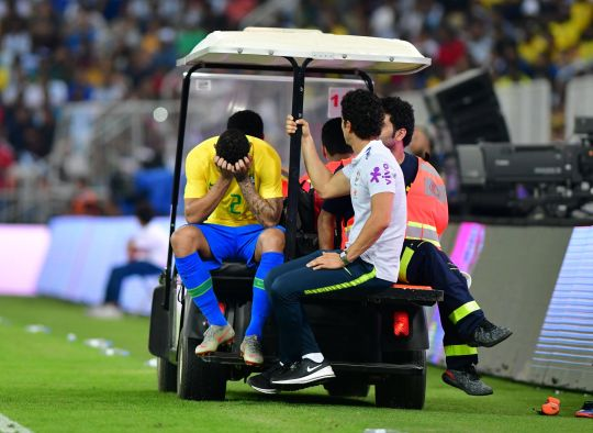 Hậu vệ Man City rời sân trong nước mắt với chấn thương nặng gặp phải - Ảnh 1.