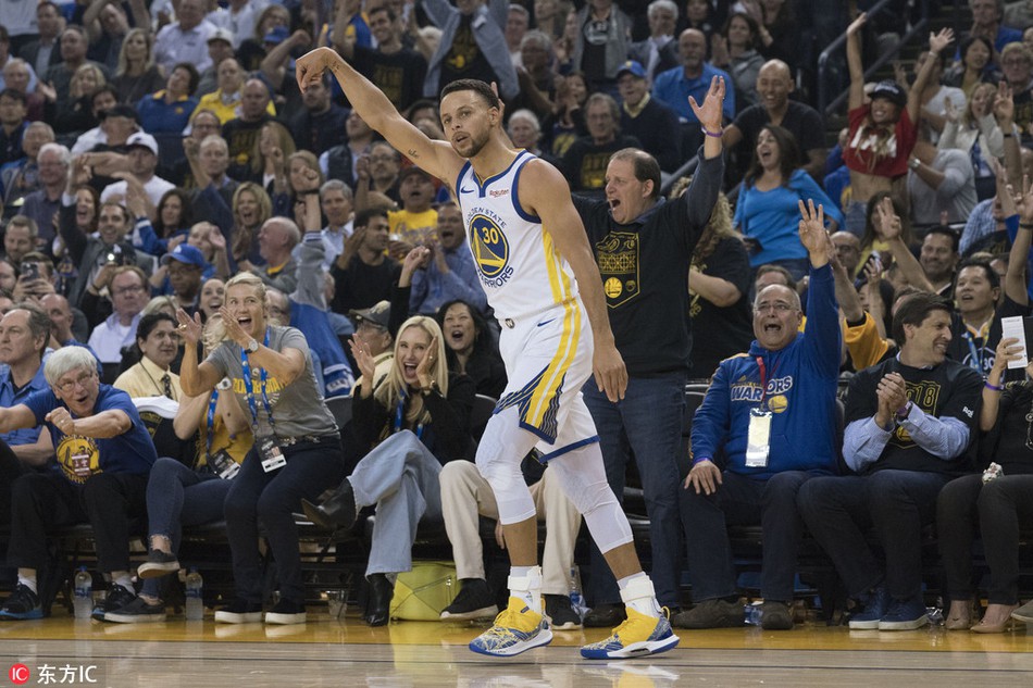 Stephen Curry ghi đến 32 điểm như vậy mà HLV Steve Kerr còn bảo: Chúng tôi khởi đầu chậm thôi! - Ảnh 1.