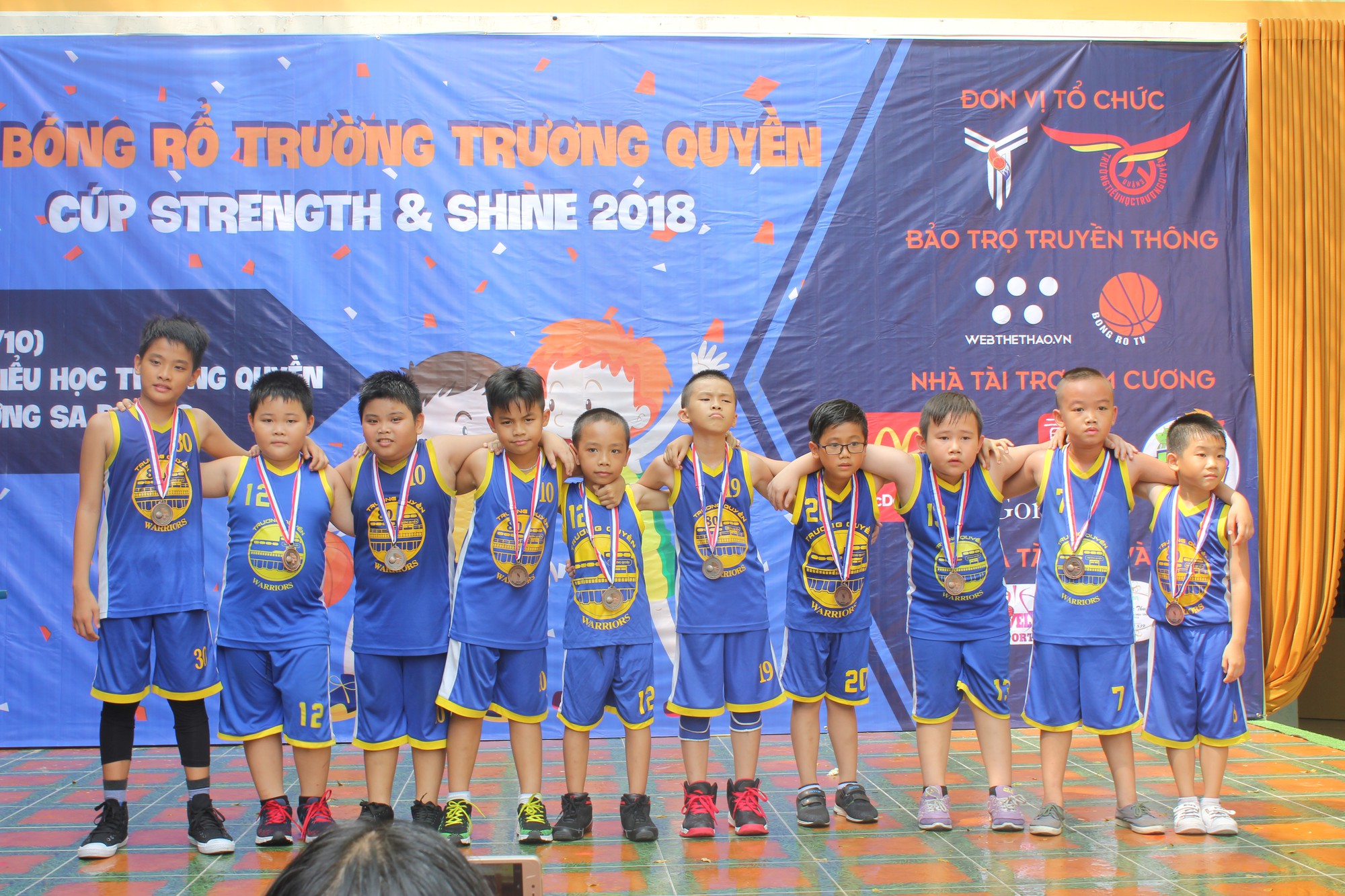 Giải bóng rổ trường Trương Quyền - Cúp Strength and Shine 2018: Nuôi dưỡng đam mê từ cấp tiểu học - Ảnh 1.