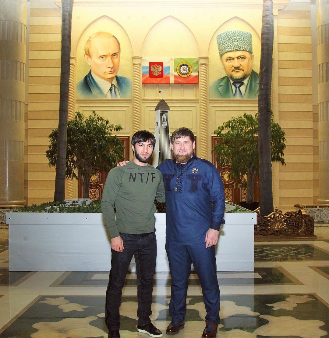 Lãnh đạo Chechnya nói với Zubaira Tukhugov: Tôi thấy cậu tát Conor, thế là không được - Ảnh 3.