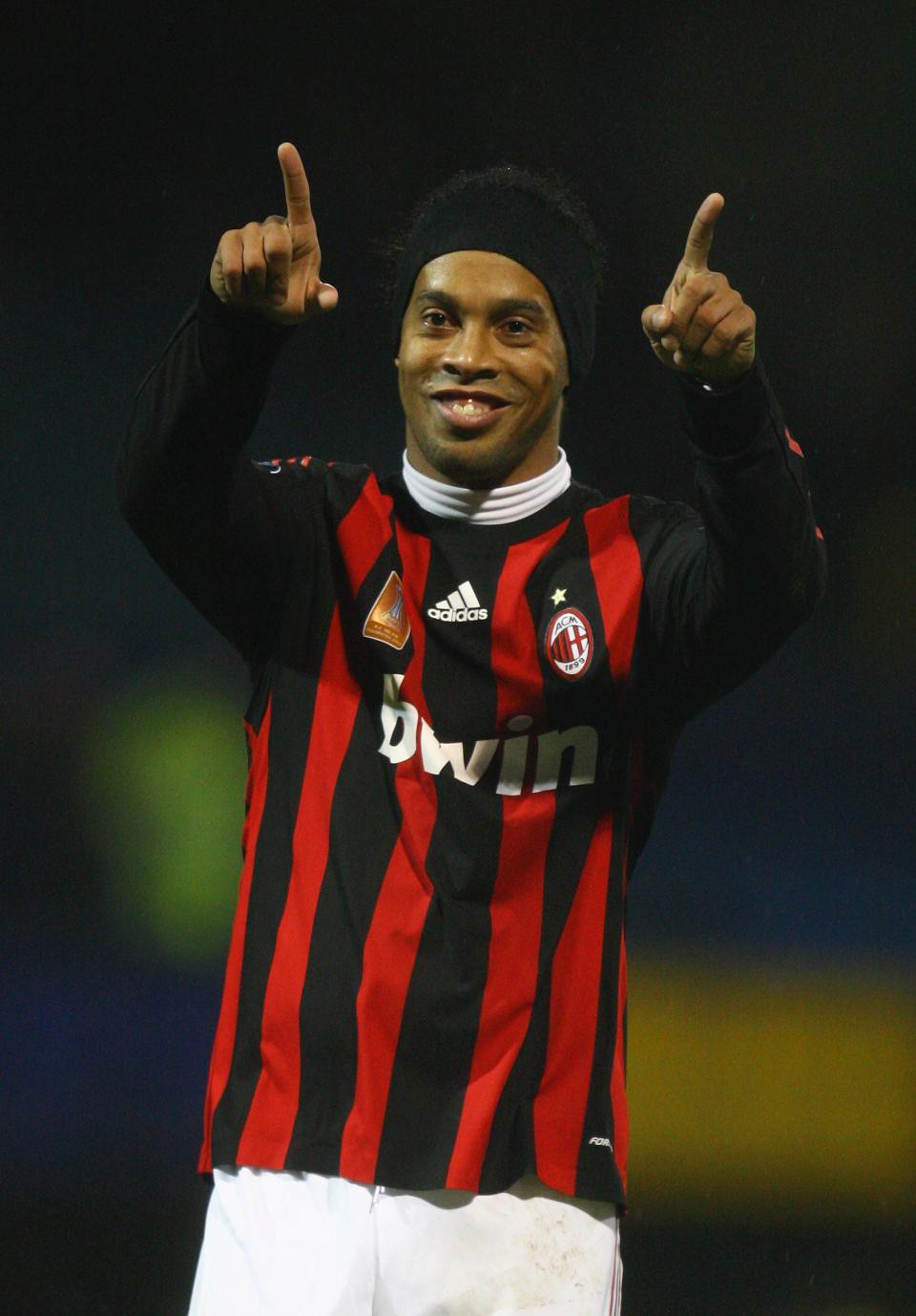 Con trai Ronaldinho khởi đầu hành trình cầu thủ chuyên nghiệp từ CLB cũ của bố - Ảnh 2.