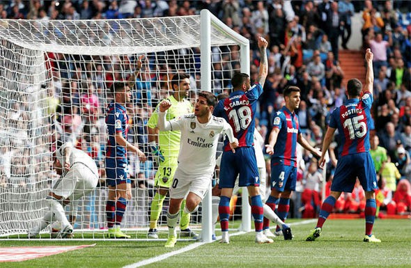 Những tranh cãi về VAR trong thất bại của Real Madrid trước Levante - Ảnh 3.