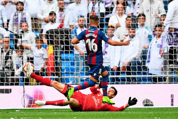 Những tranh cãi về VAR trong thất bại của Real Madrid trước Levante - Ảnh 5.