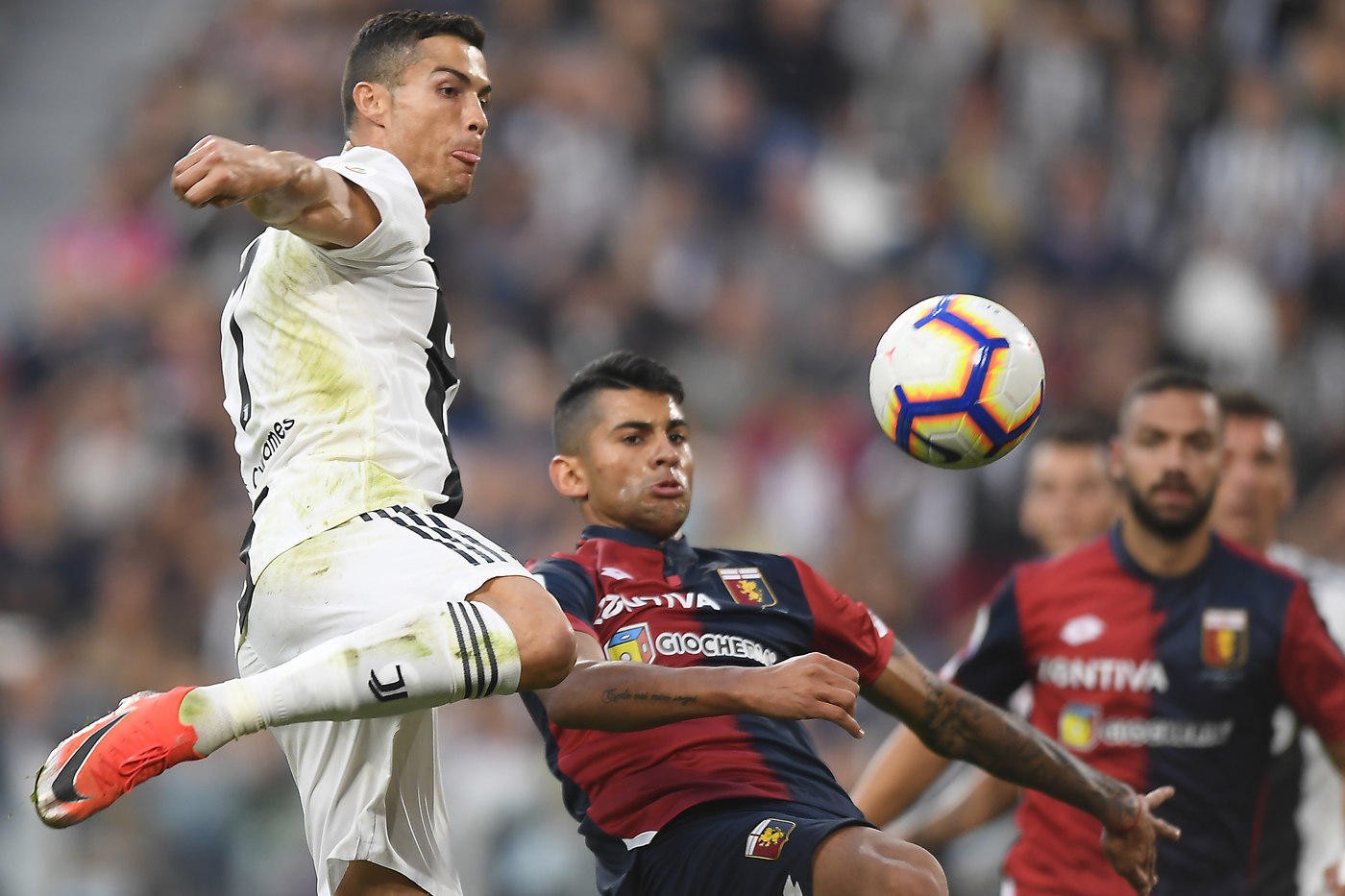 Kỷ lục của Ronaldo không trọn vẹn vì bàn thua lãng xẹt của Juventus - Ảnh 1.