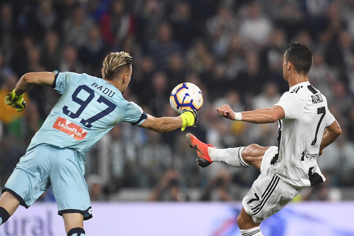 Kỷ lục của Ronaldo không trọn vẹn vì bàn thua lãng xẹt của Juventus - Ảnh 5.