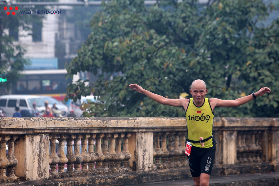 Phạm Thị Huệ vô địch trong lần đầu chạy marathon ở giải chạy di sản Hà Nội - Ảnh 5.