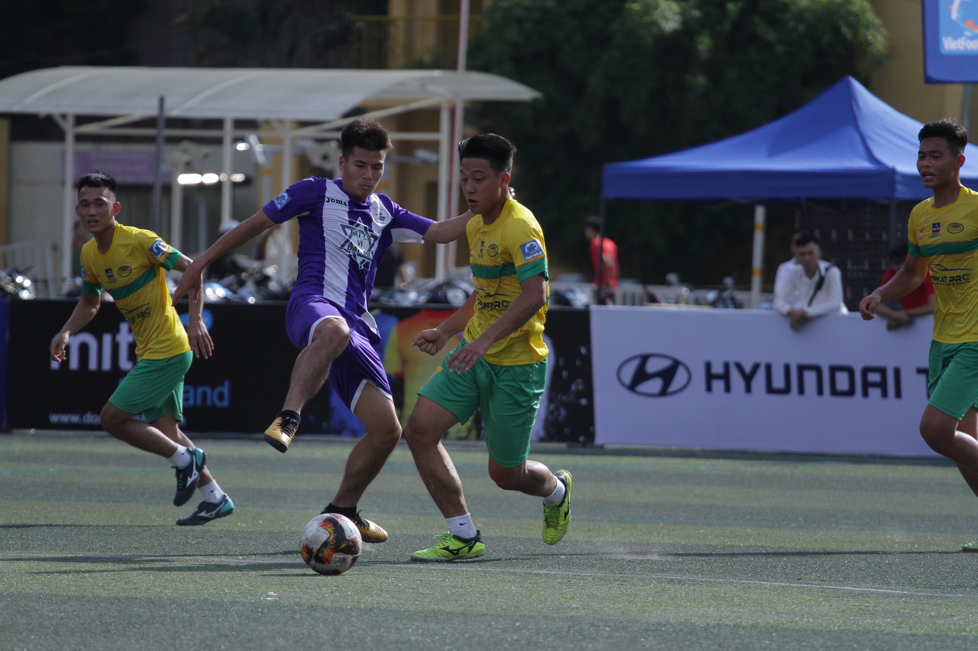 Lội ngược dòng ấn tượng, FC Du Lịch giành 3 điểm đầu tiên tại sân chơi HPL - Ảnh 3.