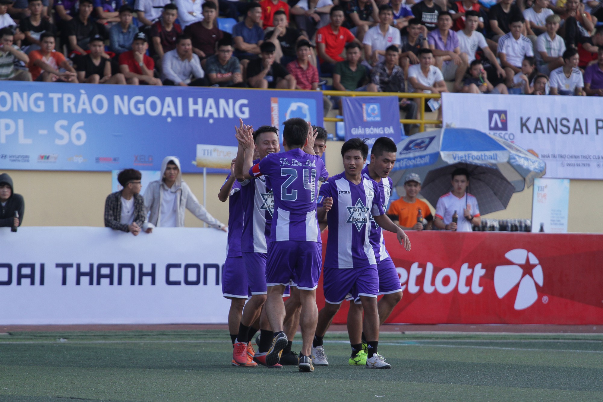 Lội ngược dòng ấn tượng, FC Du Lịch giành 3 điểm đầu tiên tại sân chơi HPL - Ảnh 4.