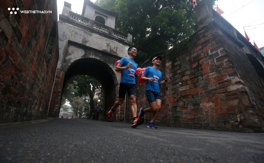 Phạm Thị Huệ vô địch trong lần đầu chạy marathon ở giải chạy di sản Hà Nội - Ảnh 11.