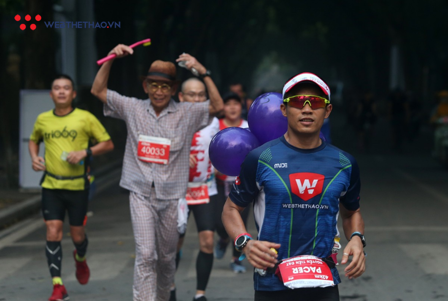 Phạm Thị Huệ vô địch trong lần đầu chạy marathon ở giải chạy di sản Hà Nội - Ảnh 3.
