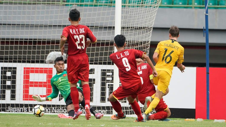 HLV Hoàng Anh Tuấn: U19 Việt Nam bị phá sản lối chơi vì U19 Australia quá mạnh - Ảnh 4.