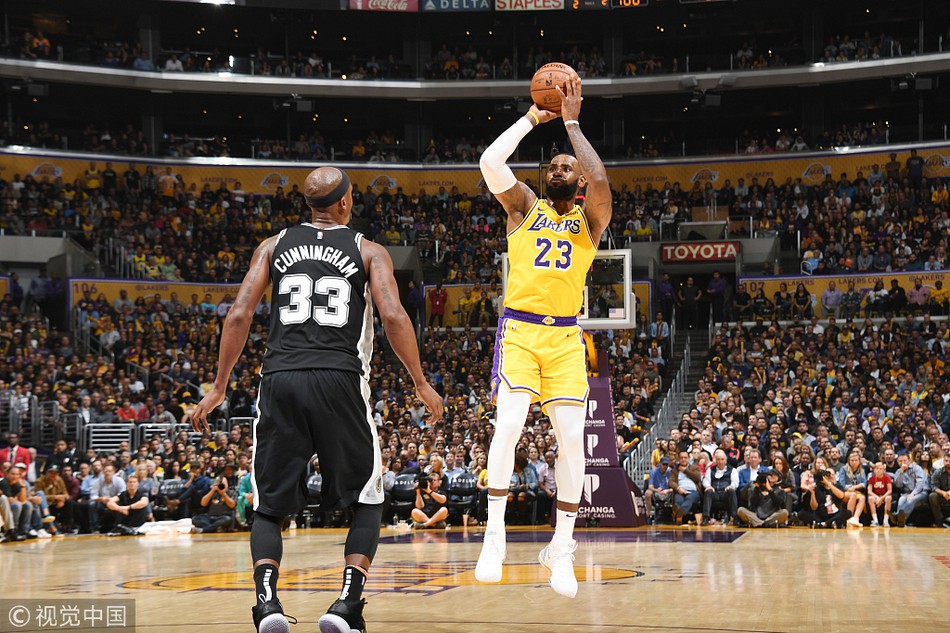 LeBron James hụt tận 2 quả ném phạt chí mạng khiến LA Lakers vẫn chưa có được trận thắng đầu tay - Ảnh 3.