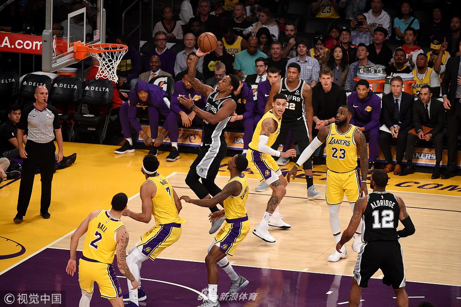 LeBron James hụt tận 2 quả ném phạt chí mạng khiến LA Lakers vẫn chưa có được trận thắng đầu tay - Ảnh 2.
