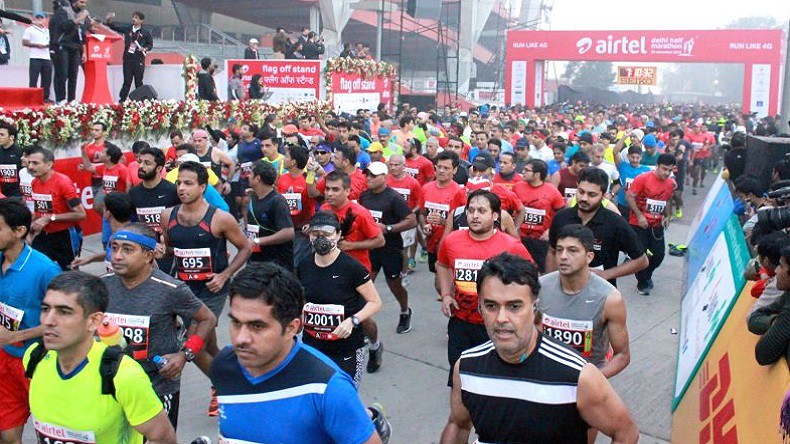 Giải chạy bộ Ấn Độ khiến người xem ngơ ngác vì thiếu... khẩu trang - Ảnh 3.