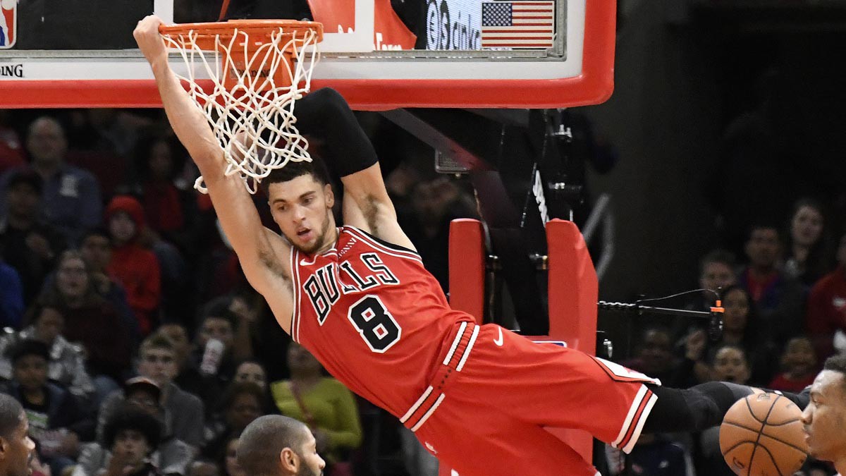 Fan Chicago Bulls đang thấy hình bóng Michael Jordan trong thánh dunk Zach LaVine - Ảnh 1.