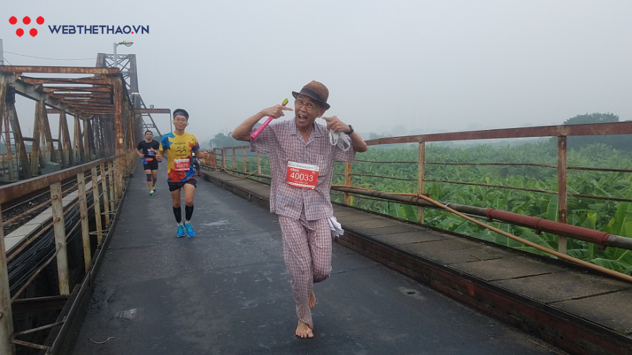 Wah Sing Tan: Vua chân đất U70 tuổi chạy marathon ở Hà Nội - Ảnh 12.