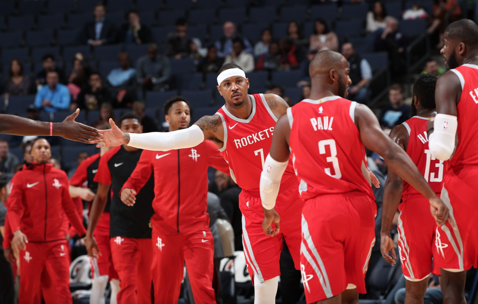 Luật NBA khiến Houston Rockets khó lòng dùng kế 4 đổi 1 để chiếm Jimmy Butler - Ảnh 3.