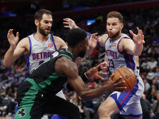 Tháp đôi Pistons đổ sụp trước Celtics - Ảnh 3.