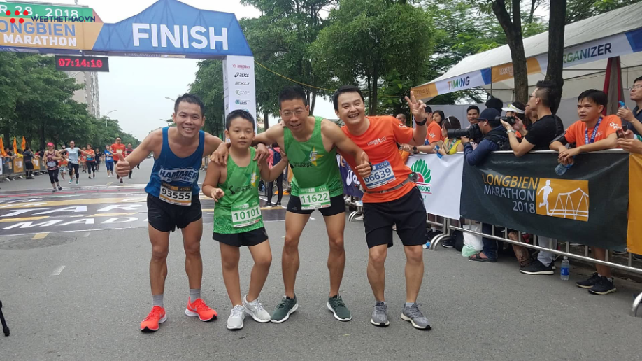Nguyễn Tiến Hùng đánh bại Cao Ngọc Hà trên đường chạy Longbien Marathon - Ảnh 6.