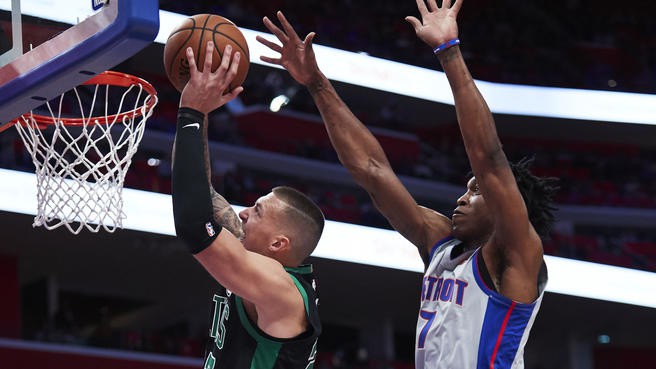 Tháp đôi Pistons đổ sụp trước Celtics - Ảnh 1.